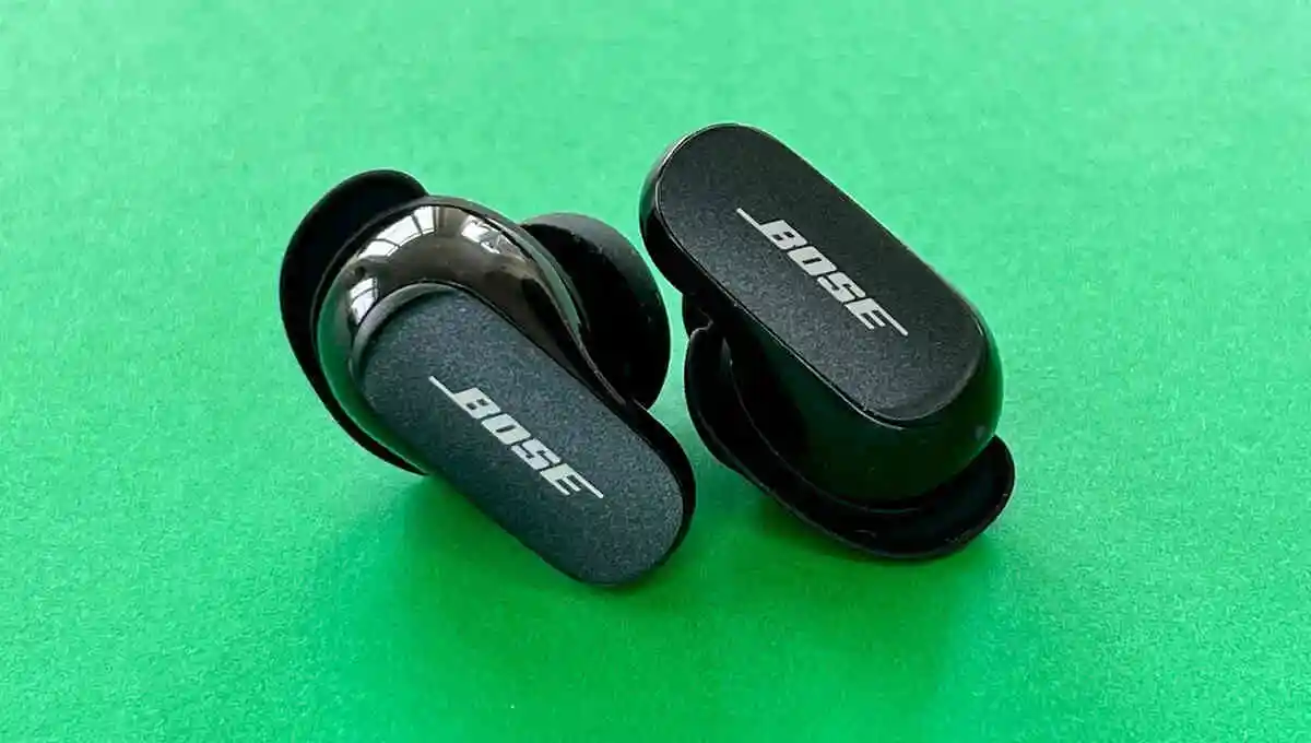 Bose Left Earbud Not Charging (Causes and Solutions)